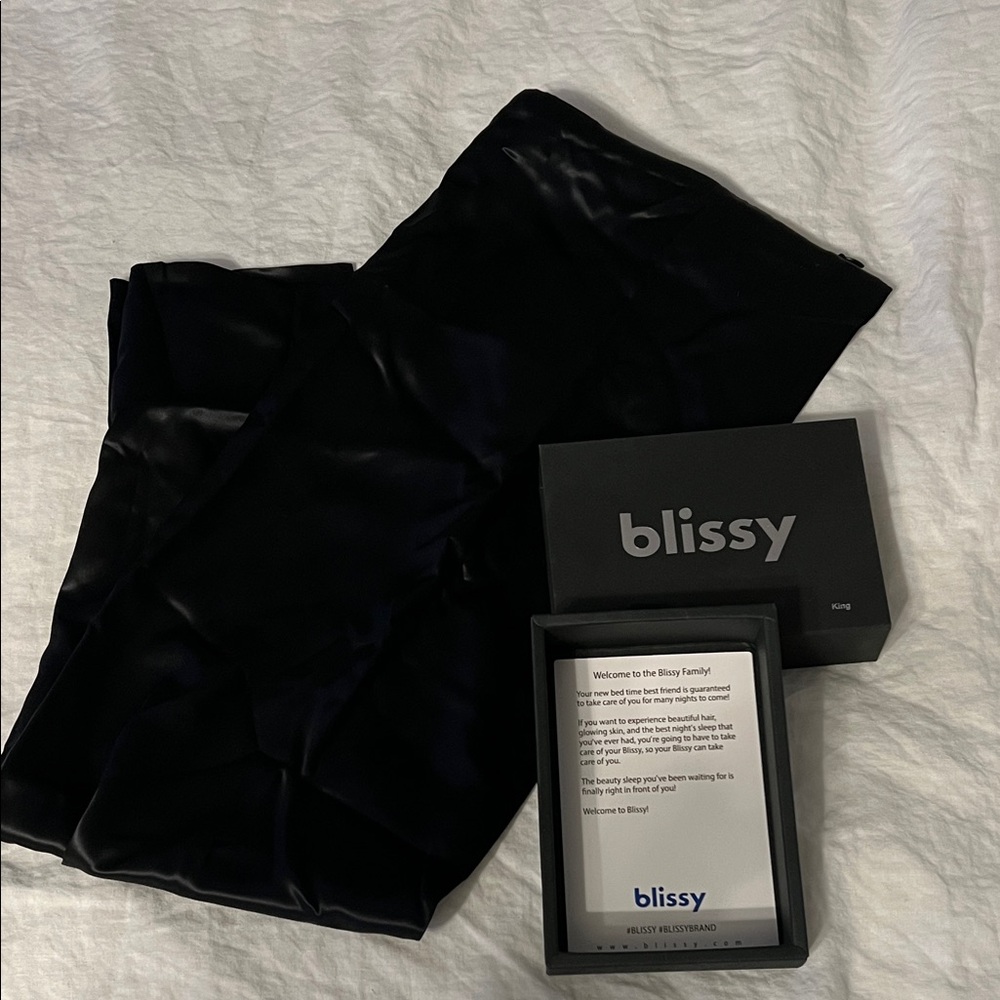 Blissy Satin Pillowcase Set in Deep Black